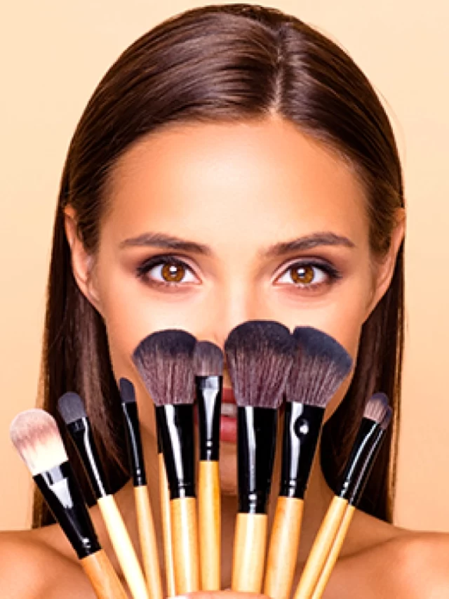 10 MAKEUP BRUSHES YOU MUST HAVE IN YOUR VANITY.